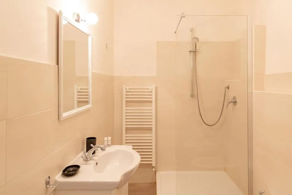 Beautiful Apartment In Quite Area Florence