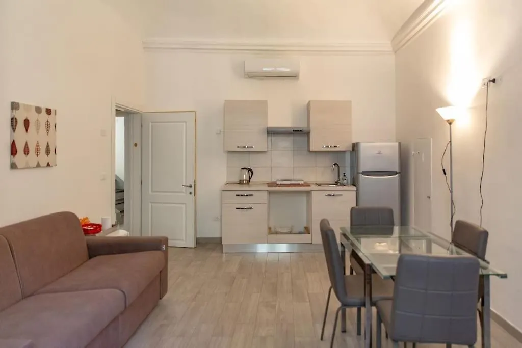 Beautiful Apartment In Quite Area Florencie